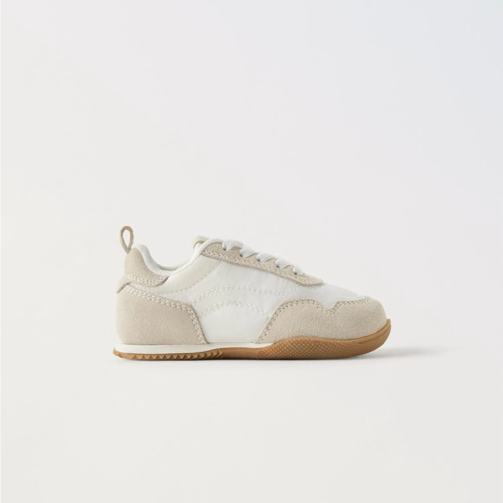 Zara NWT size 10.5 leather sneakers. 100% cowhide.  Stretch laces.